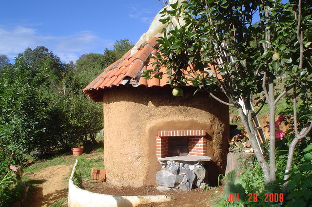 El exterior del horno para el suna de Jenny Cook. michoacan